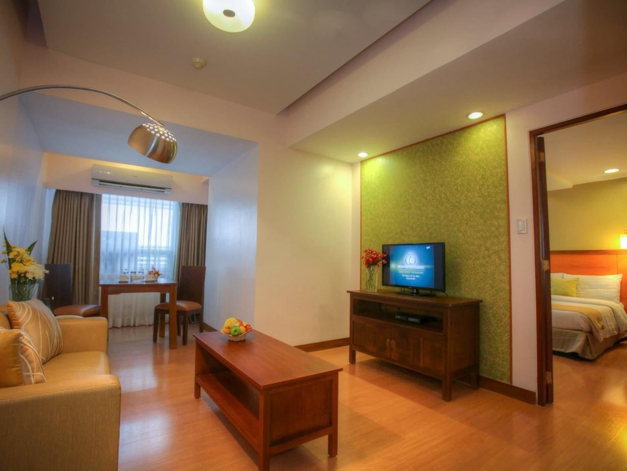 The Malayan Plaza Hotel Pasig City Exterior photo