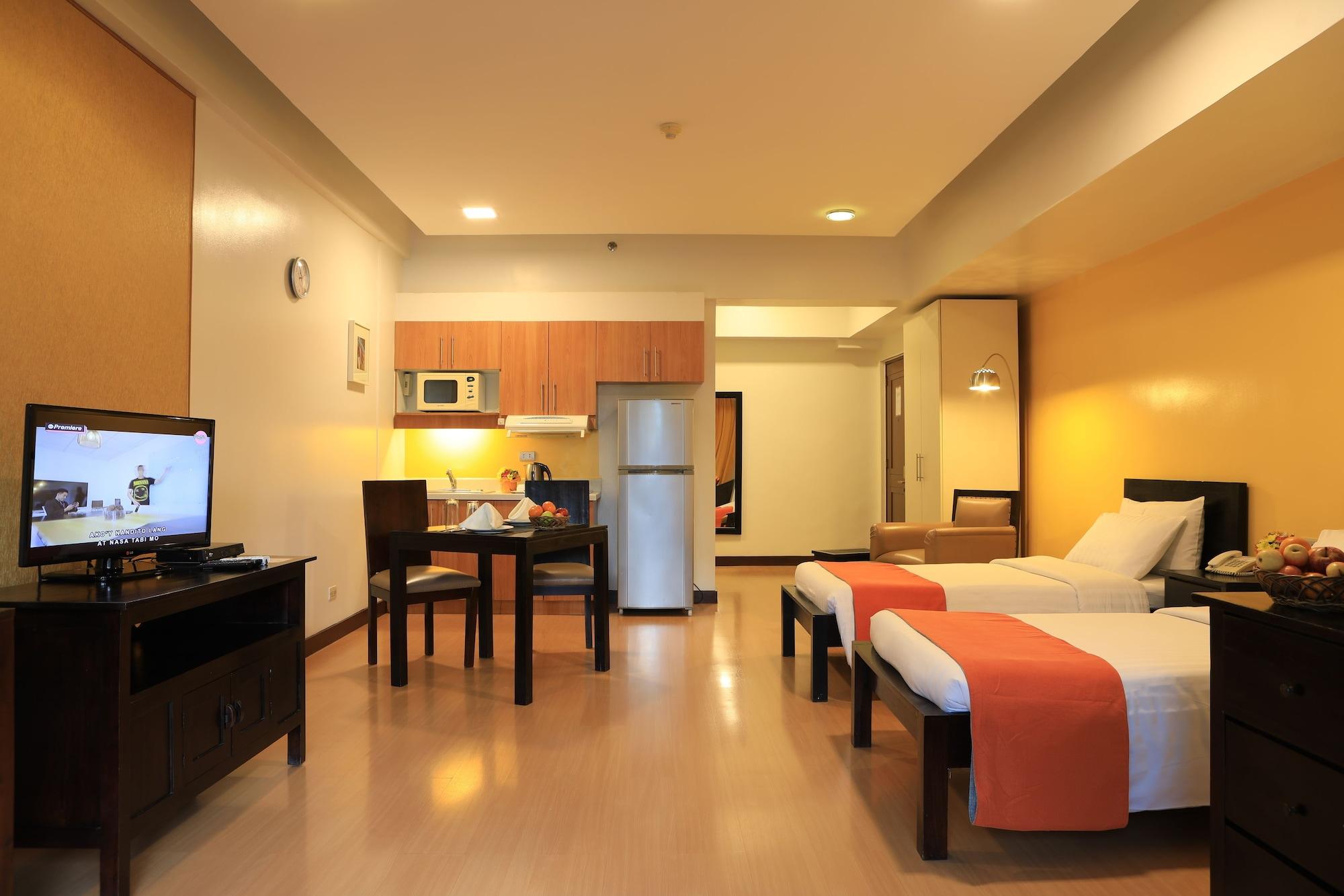 The Malayan Plaza Hotel Pasig City Exterior photo