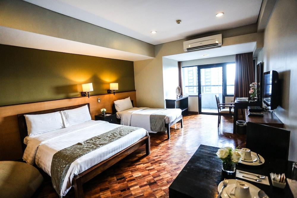 The Malayan Plaza Hotel Pasig City Exterior photo