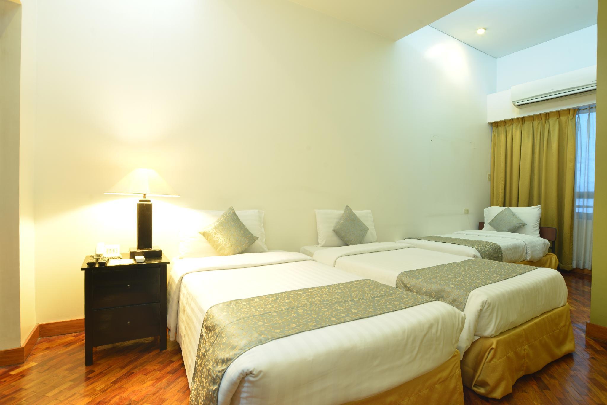 The Malayan Plaza Hotel Pasig City Exterior photo