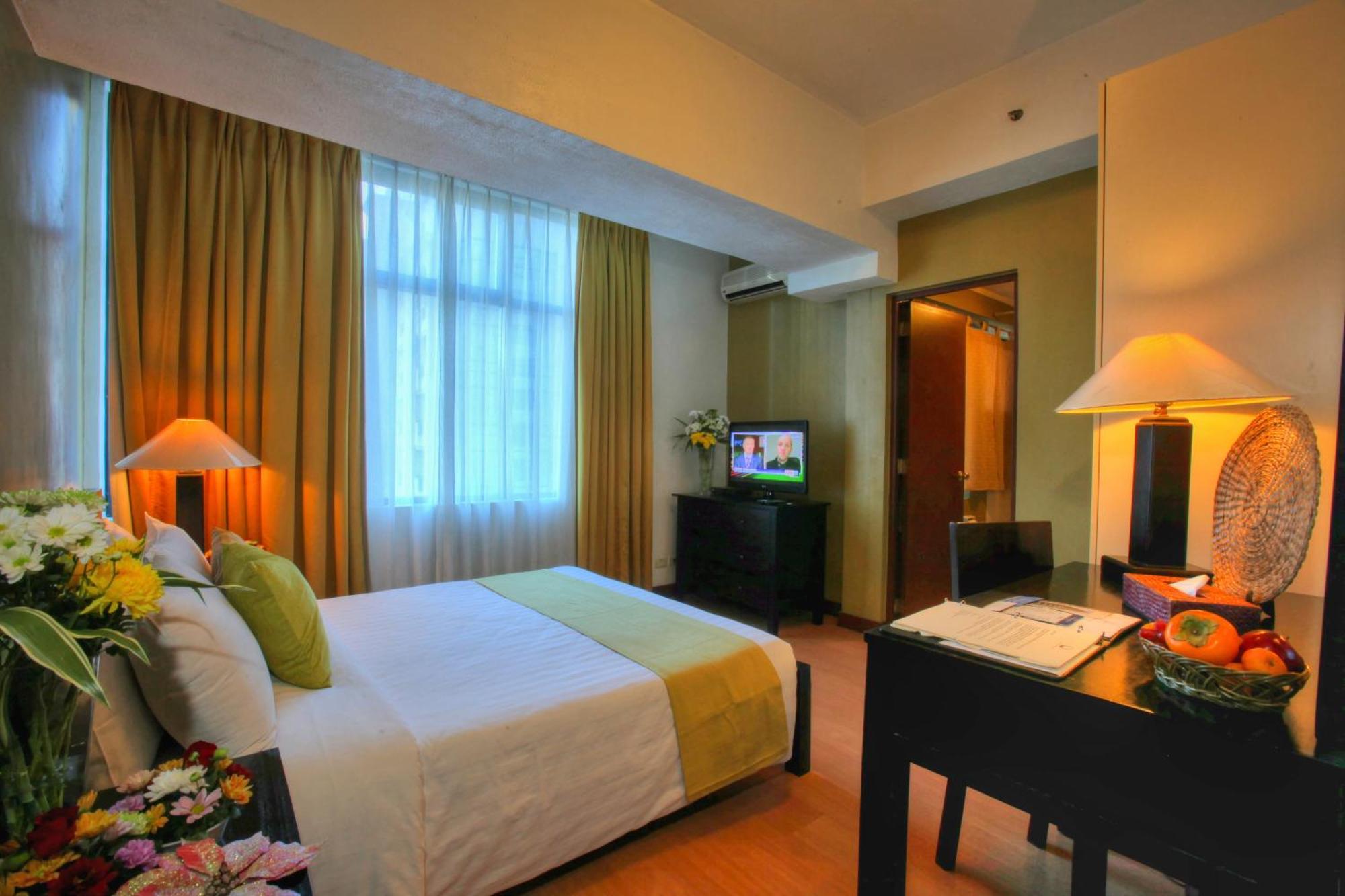 The Malayan Plaza Hotel Pasig City Exterior photo