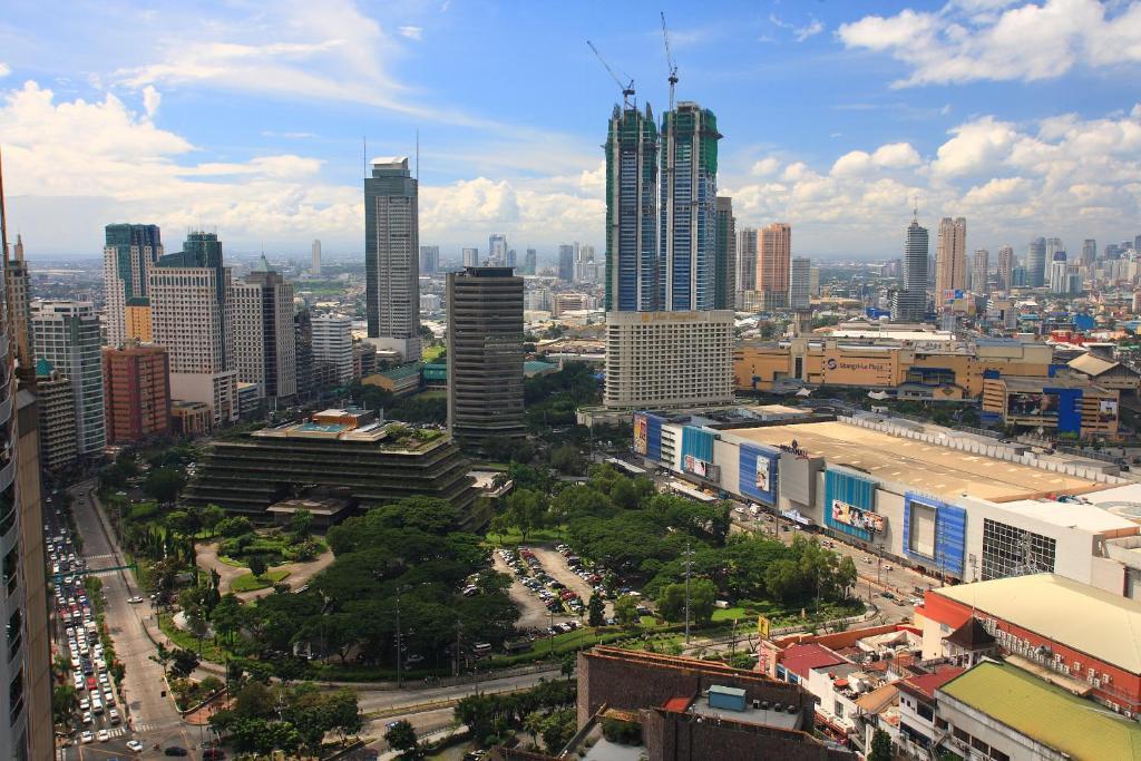 The Malayan Plaza Hotel Pasig City Exterior photo