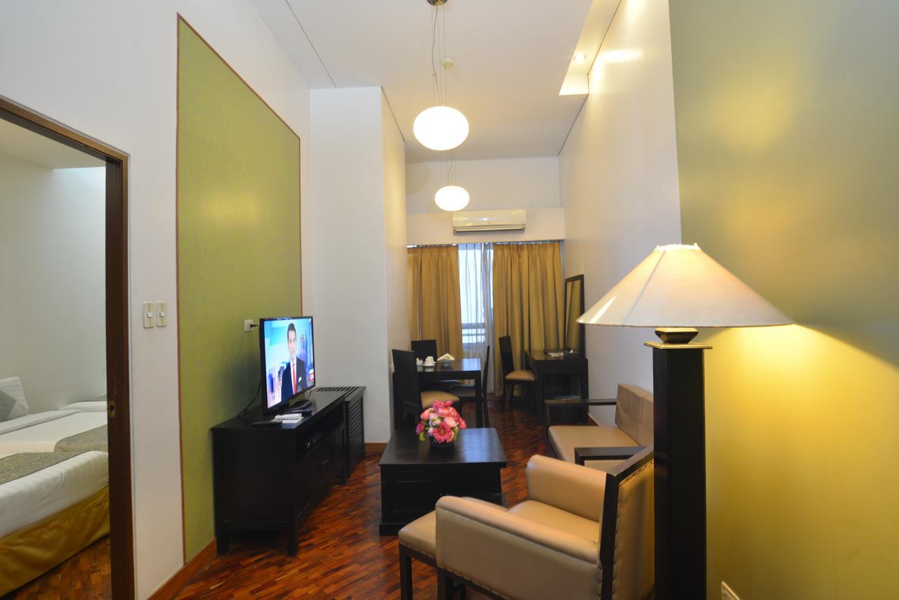 The Malayan Plaza Hotel Pasig City Exterior photo