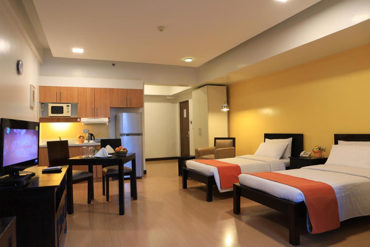 The Malayan Plaza Hotel Pasig City Exterior photo