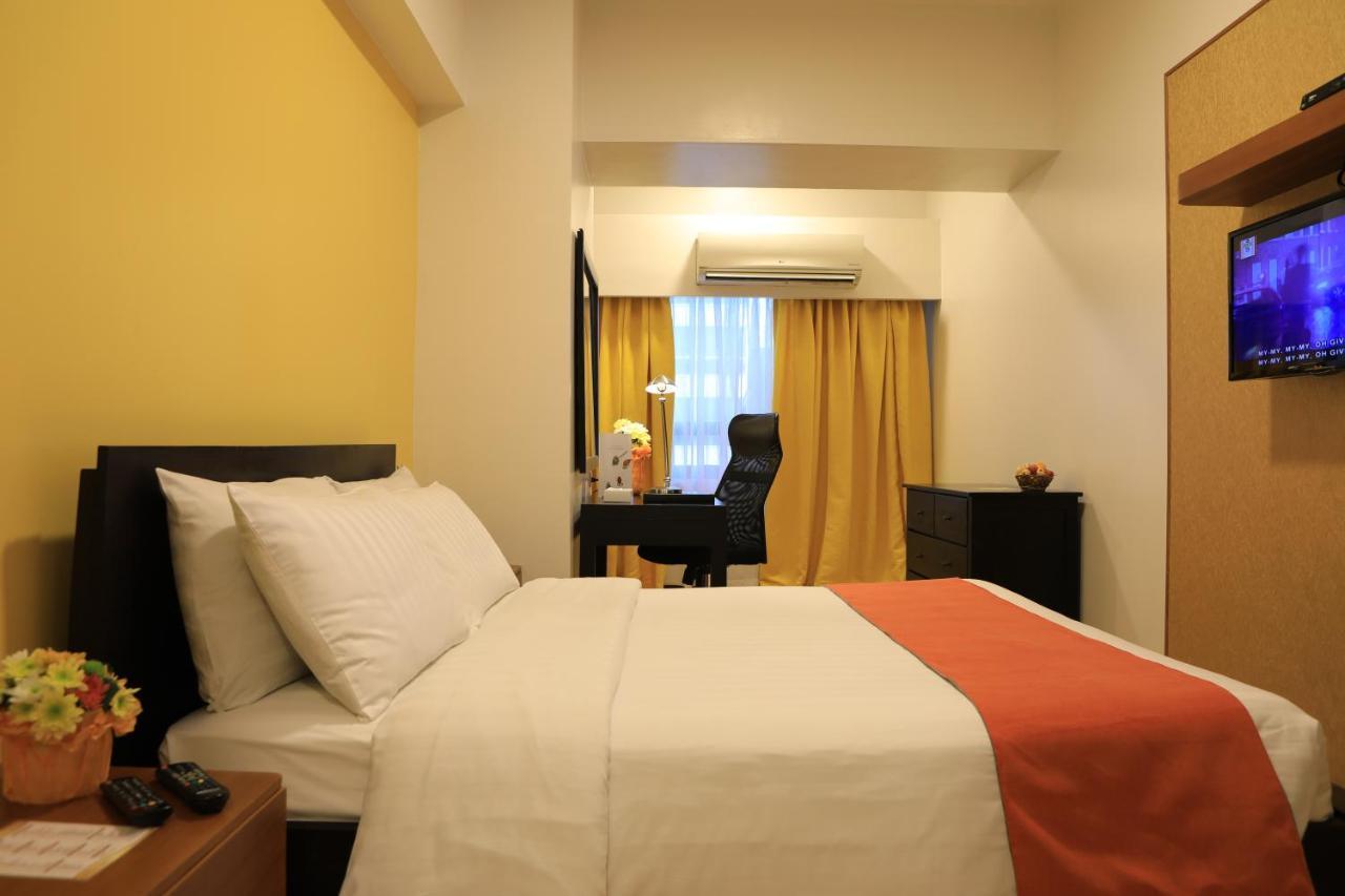 The Malayan Plaza Hotel Pasig City Exterior photo